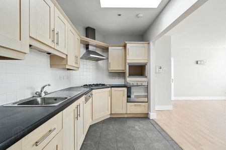 47 Lisburn Square, Lisburn, BT28 1TS - Photo 4