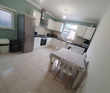 Room in a Shared House, Litchfield Gardens, NW10 - Photo 6