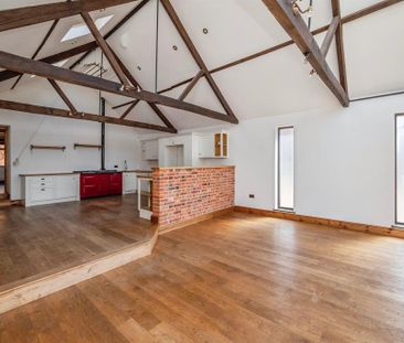 4 bedroom barn conversion to rent - Photo 1