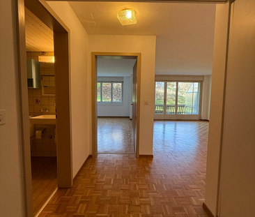 Grosszügige 2.5-Zimmerwohnung im Erdgeschoss mit Terasse - Foto 4