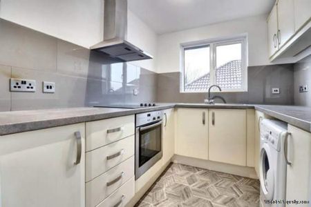 2 bedroom property to rent in Sutton - Photo 3