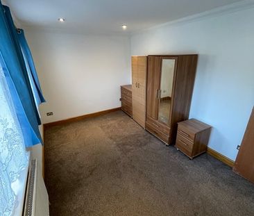 2 Bed Flat, Albert Square, E15 - Photo 5