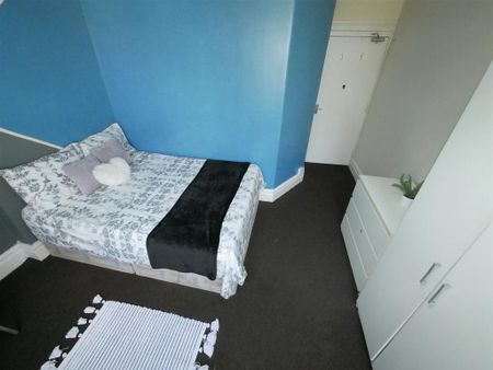 11 bedroom house share to rent - Photo 2
