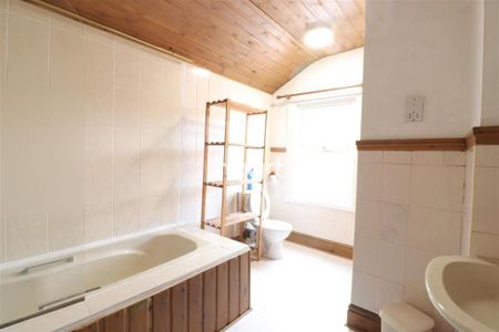 1 bedroom in a house share to rent - Photo 4