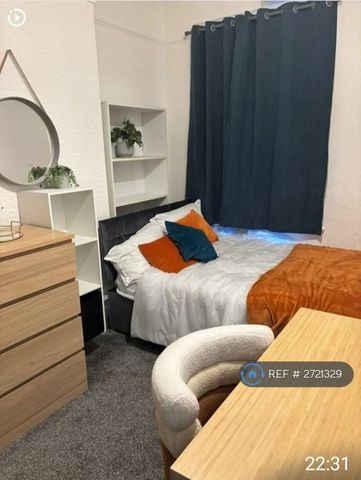 1 bedroom in a house share to rent - Photo 2