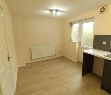 3 bedroom House To Let - Photo 5