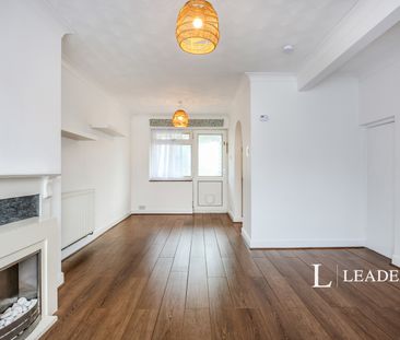 3 bedroom house to rent Hercules Road, Poole, Dorset, BH15 - Photo 2