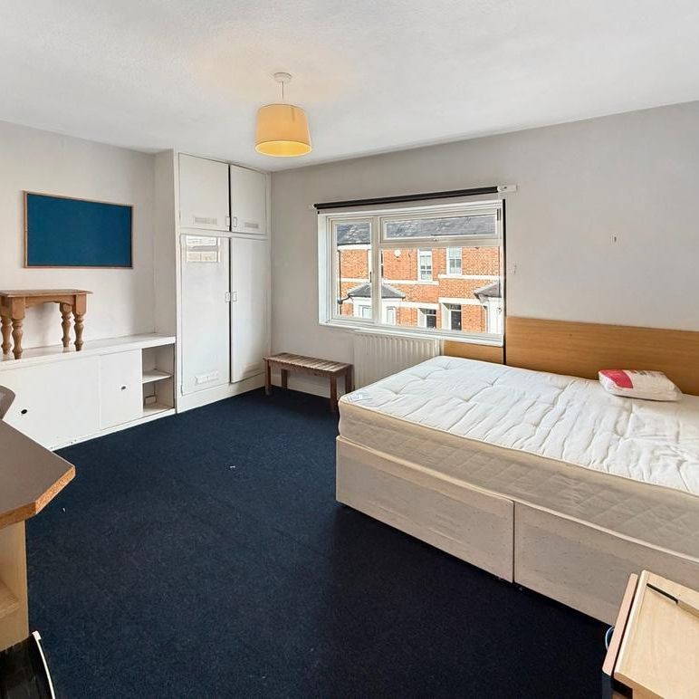 1 bedroom in a house share to rent - Photo 1