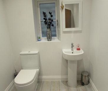 4 bedroom semi-detached house to rent - Photo 1