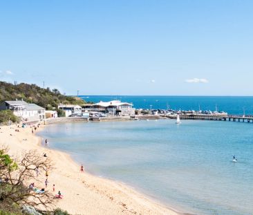 BEACHSIDE ART DECO GEM - GROUND FLOOR WITH COMMUNAL GARDEN! - Photo 3