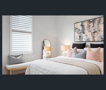 A PERFECTLY POSITIONED STUNNER - Photo 4