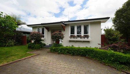 Character Home in Central Palmy - Photo 4