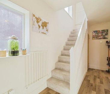 3 bedroom semi-detached house to rent - Photo 2