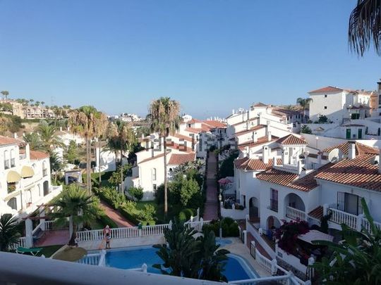 Alquiler de piso en Calle Azabache - Photo 1