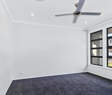 Large Family Home! - Photo 6