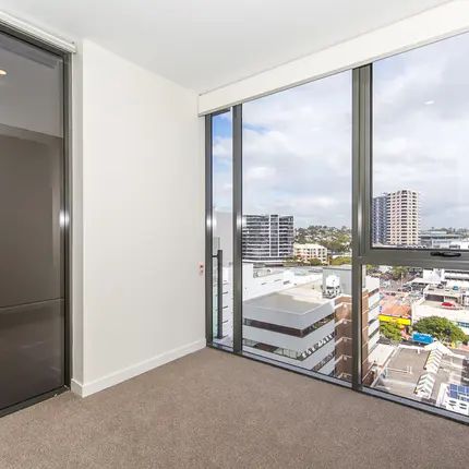 1 BEDROOM APARTMENT IN THE PERFECT LOCATION - Photo 2