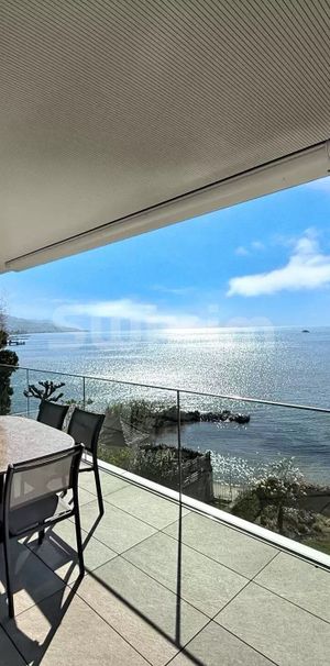 Lakeside Luxury Gem with Panoramic Views and Private Marina Access - Foto 1