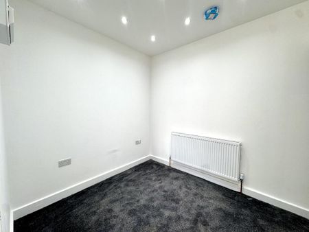 3 bedroom flat to rent - Photo 3