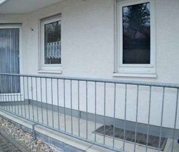 2-ZIMMER-PERLE im EG mit TERRASSE, EBK, PARKETT & DUPLEX GARAGE! - Foto 1