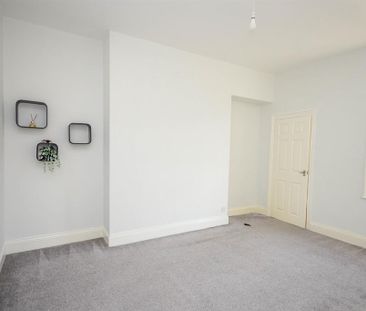 3 bedroom flat to rent - Photo 5