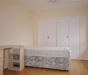 Ashwood Road, Englefield Green, Egham, Surrey, TW20 0SY - Photo 3