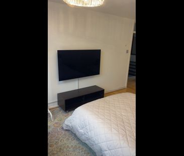 2 Bed Flat, John Strachey House, SW6 - Photo 1