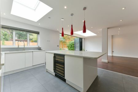 Bowness Crescent - Photo 3