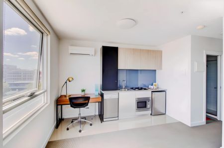 Medium 1 Bedroom with balcony - Photo 2