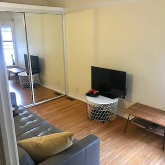 BEAUTIFUL 1 BEDROOM UPPER UNIT RENTAL - Photo 4