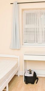 Studio Flat, Beccles Drive, IG11 - Photo 3