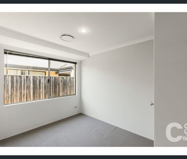 Large Family Home with Ducted AC & Solar Panels! - Photo 5