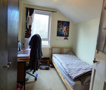 4 Bed - Garfield Road, Gillingham - Photo 2