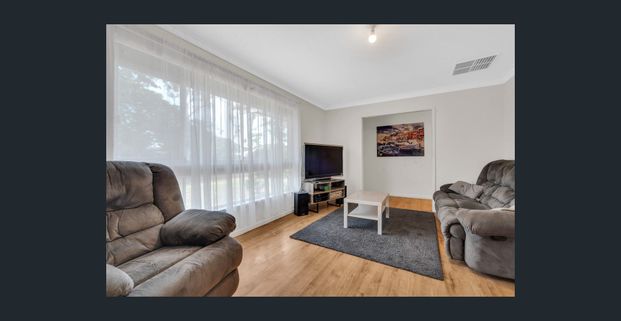 Character Family Home! - Photo 1