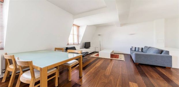 3 Bedroom, 2 bath, 1 reception Flat - Photo 1
