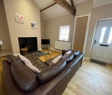 2 bedroom semi-detached bungalow to rent - Photo 2