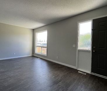 52 St. SE, Calgary - Photo 4