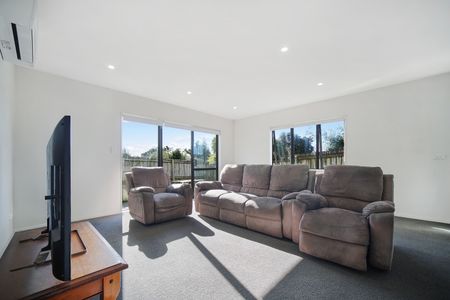 Lovely Property in Otahuhu - Photo 2