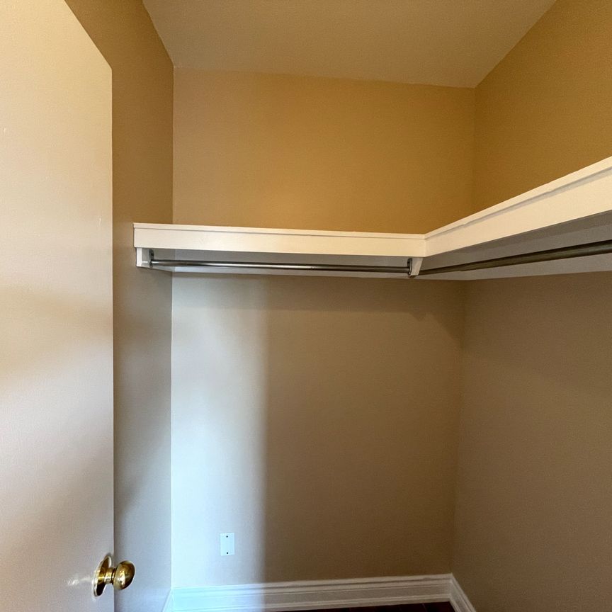 For Lease - 2033 Dufferin Street Unit# 2nd Flr Front, Toronto, Ontario - Photo 1