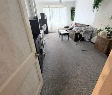 2 Bed Flat, Wood Green, N13 - Photo 1