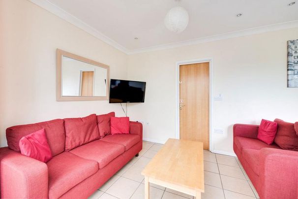 6 bedroom house to rent - Photo 1