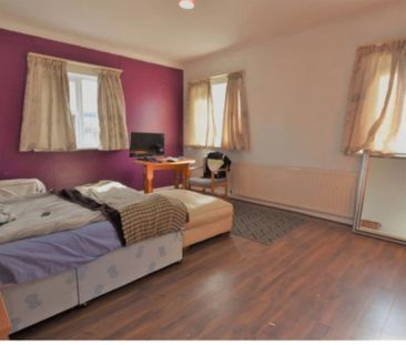 6 Bed - Haddon Hall, Bankfield Road, Burley, Leeds - LS4 2JT - Student - Photo 3