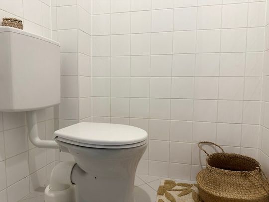Singlewohnung mit Extrazimmer im 3. Stock **kein Lift** **bei den Bildern handelt es sich um Einrichtungsbeispiele** - Photo 1