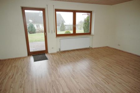 Gemütliches Wohnen im Grünen! Ruhig gelegene 2-Zi.-Wohnung in Siegenhofen, zw. Deining und Neumarkt - Foto 2