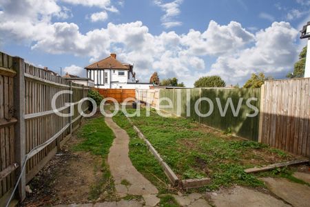 Wolsey Crescent, Morden, SM4 - Photo 3