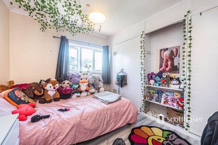 4 bedroom semi-detached house to rent - Photo 3