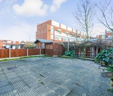 1 bedroom in a house share to rent - Photo 6