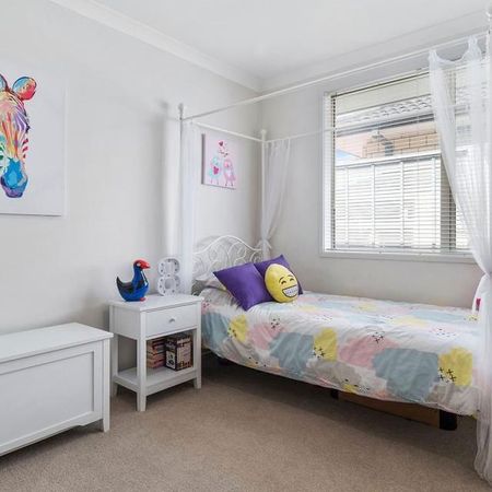 Spacious home in sought after location - Photo 4