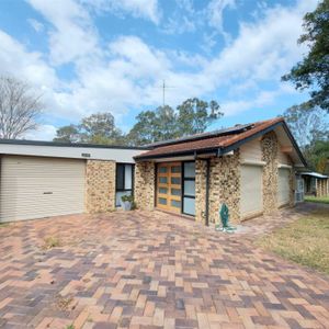 Great Size newly renovated 3 bedrooms family house in Perfect Location - Photo 2