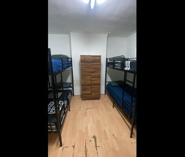 Room in a Shared House, Katherine Road, E6 - Photo 5