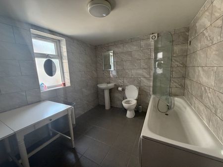2 Bed Flat, Sidney Avenue, N13 - Photo 5